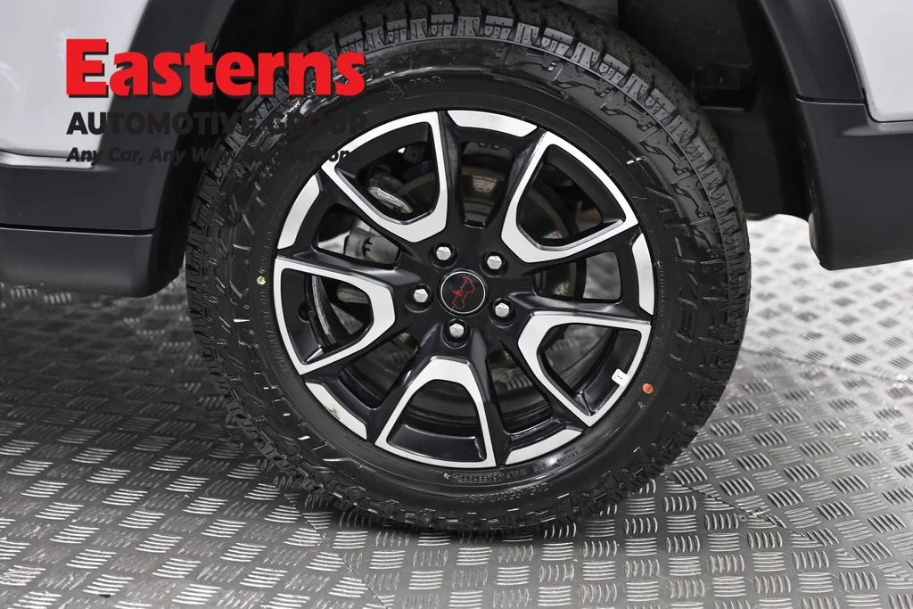 Used 2025 Silver Jeep Trailhawk image 32
