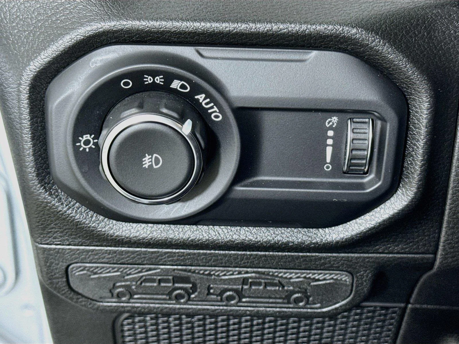 Used 2024 Silver Zynith Clearcoat Jeep Sport S image 10