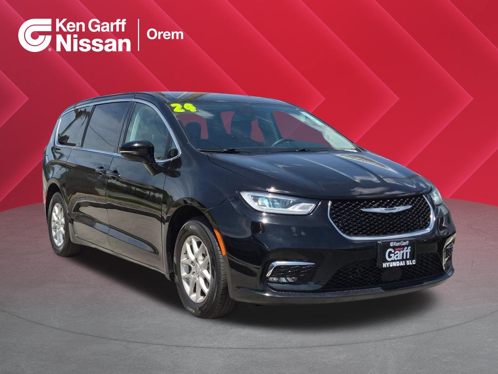 2024 Chrysler Pacifica Touring L's photo