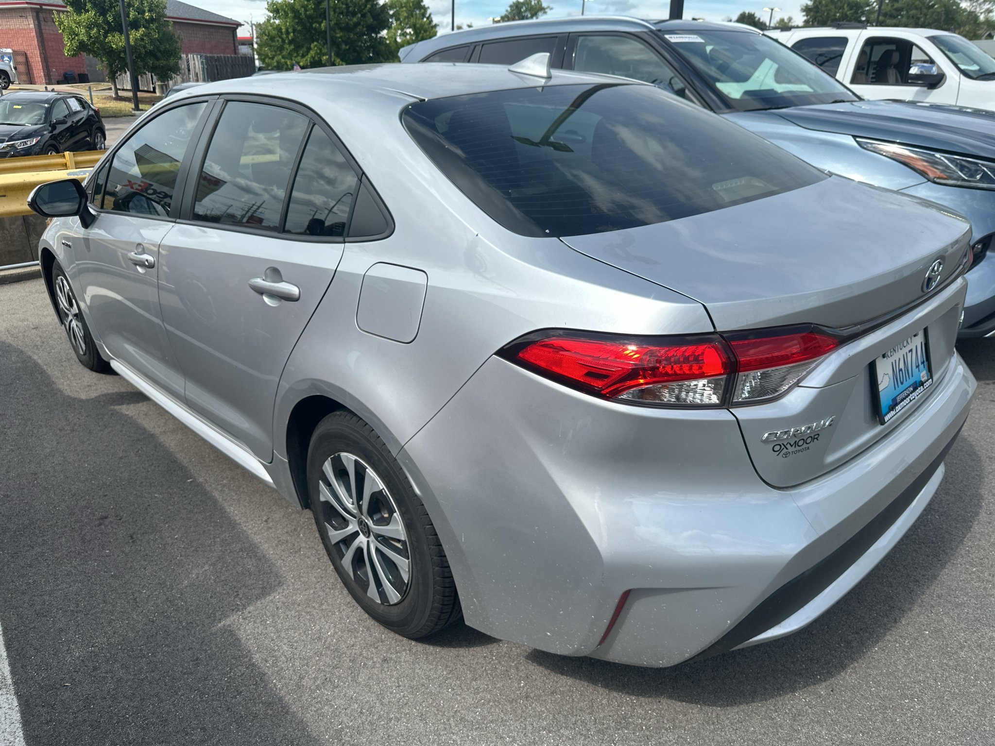 Used 2020 Classic Silver Metallic Toyota Hybrid LE image 3