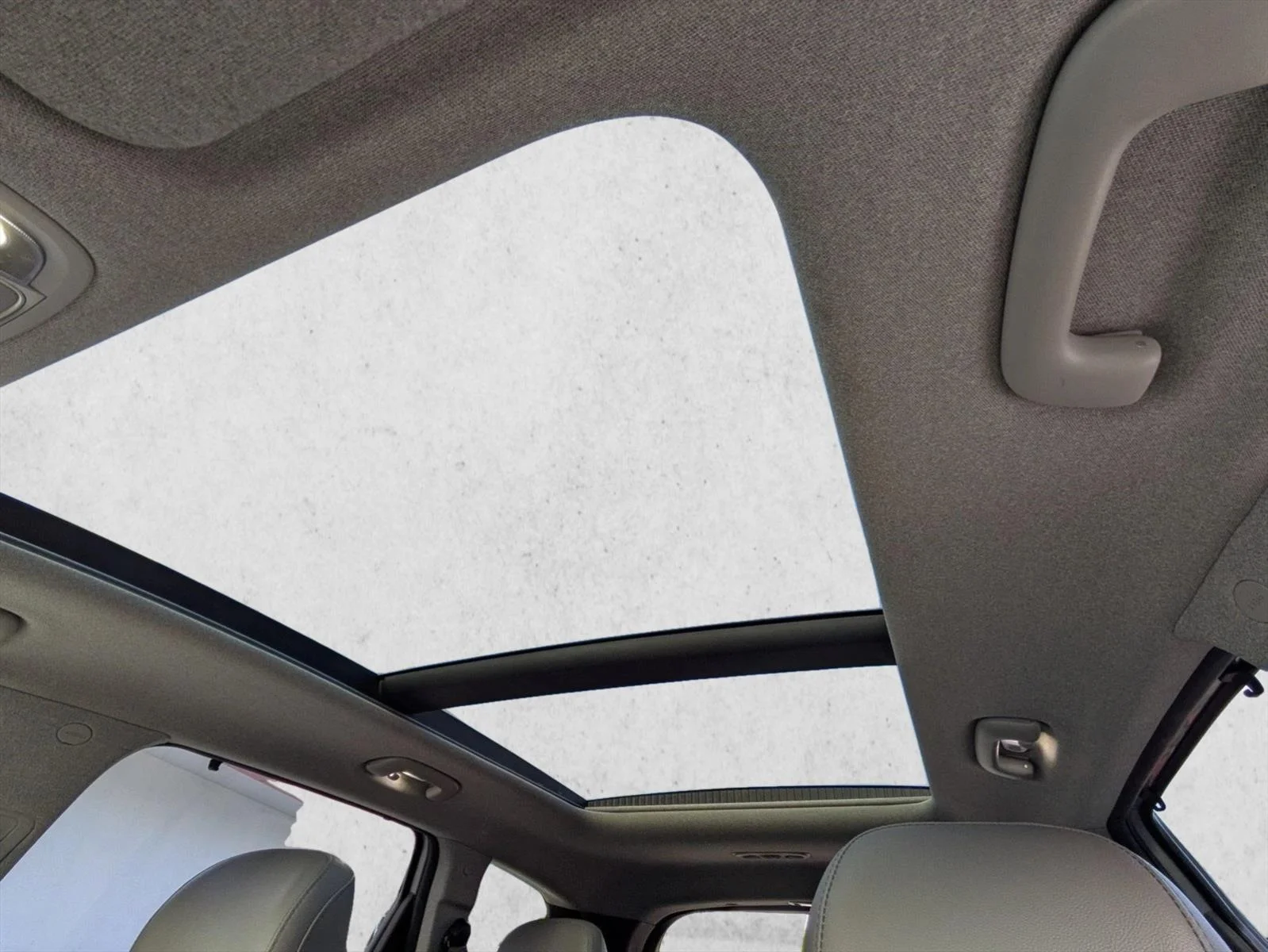Used 2020 Shimmering Silver Pearl Hyundai SEL image 14