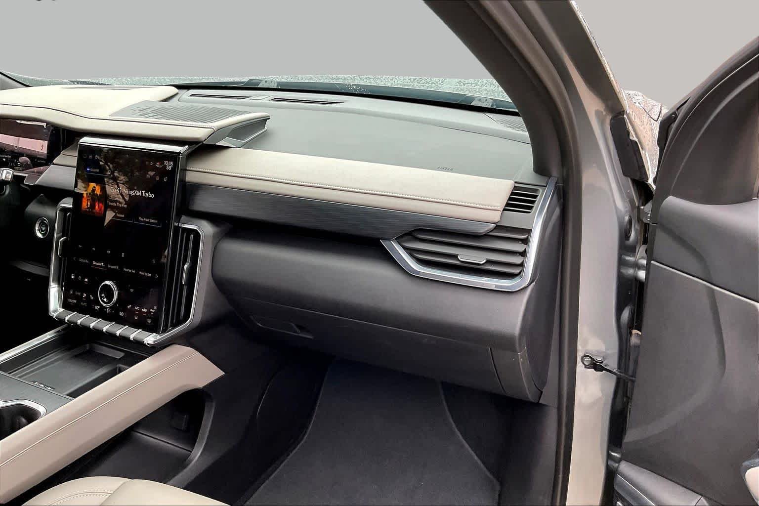 Used 2024 Sterling Metallic GMC FWD Elevation image 18