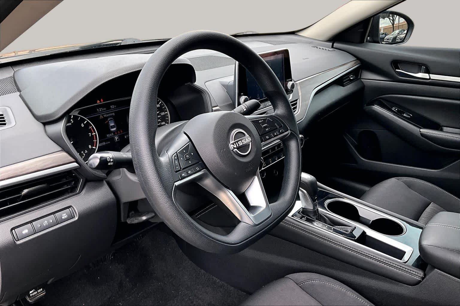 Used 2023 Super Black Nissan 2.5 SV image 18