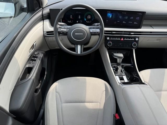 Used 2025 White Hyundai SEL image 11