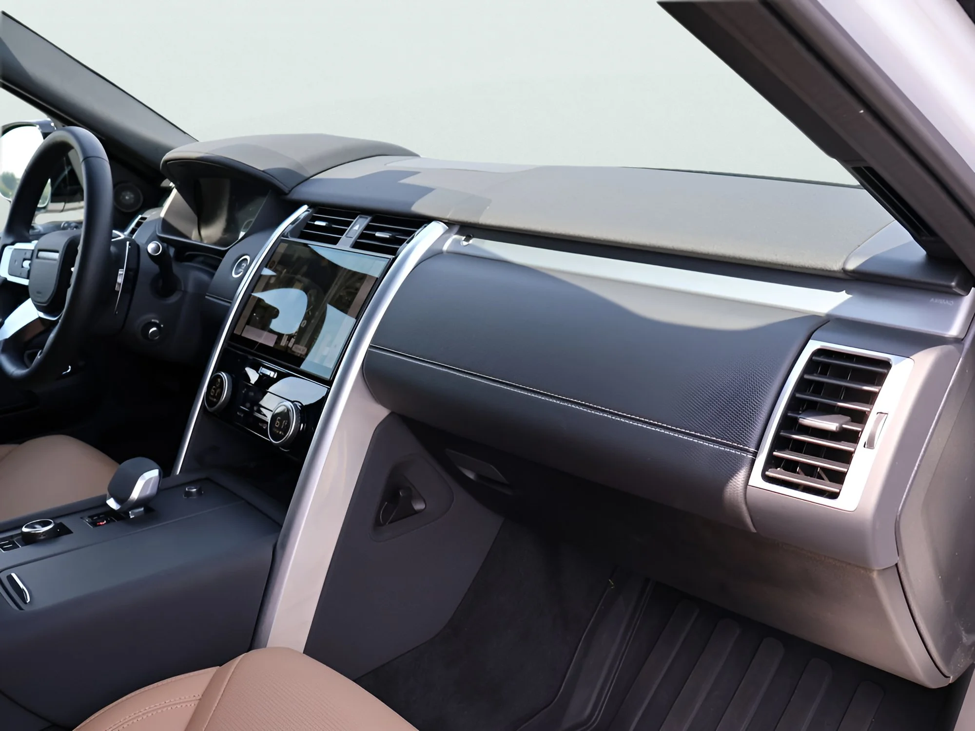 New 2026 Fuji White Land Rover Dynamic SE image 9