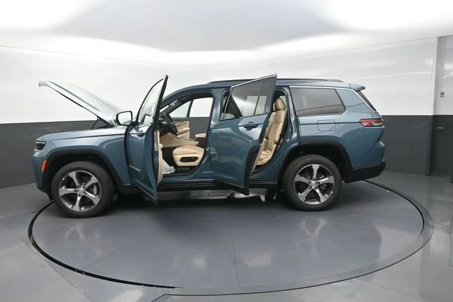 New 2026 Steel Blue Exterior Paint Jeep Limited image 33