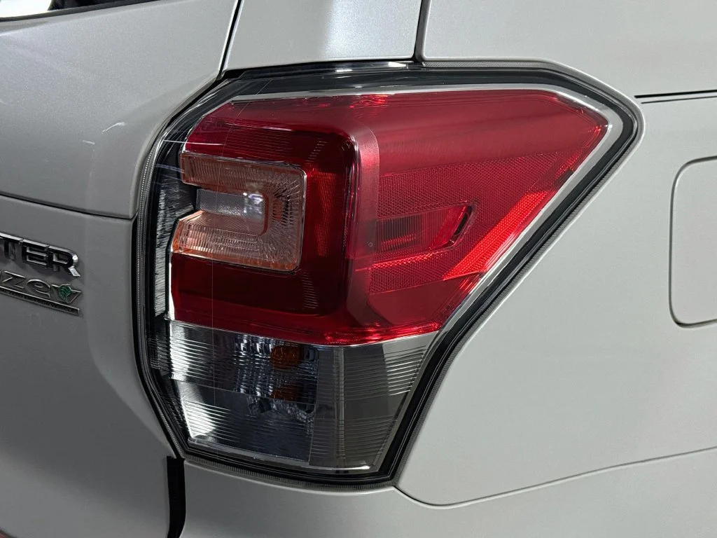 Used 2017 White Subaru 2.5i Premium image 32