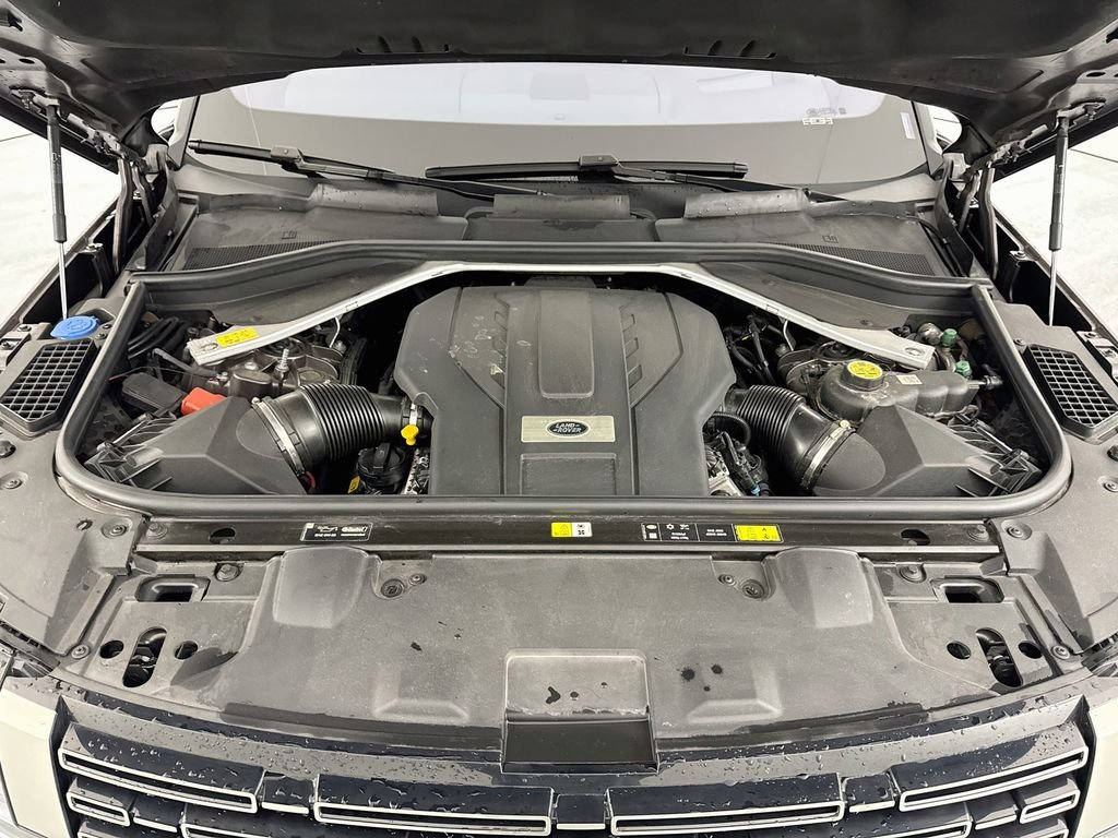 Used 2022 Gray Land Rover SE image 31