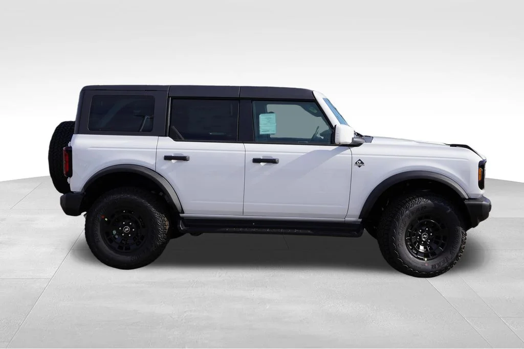 New 2026 White Ford Outer Banks image 2
