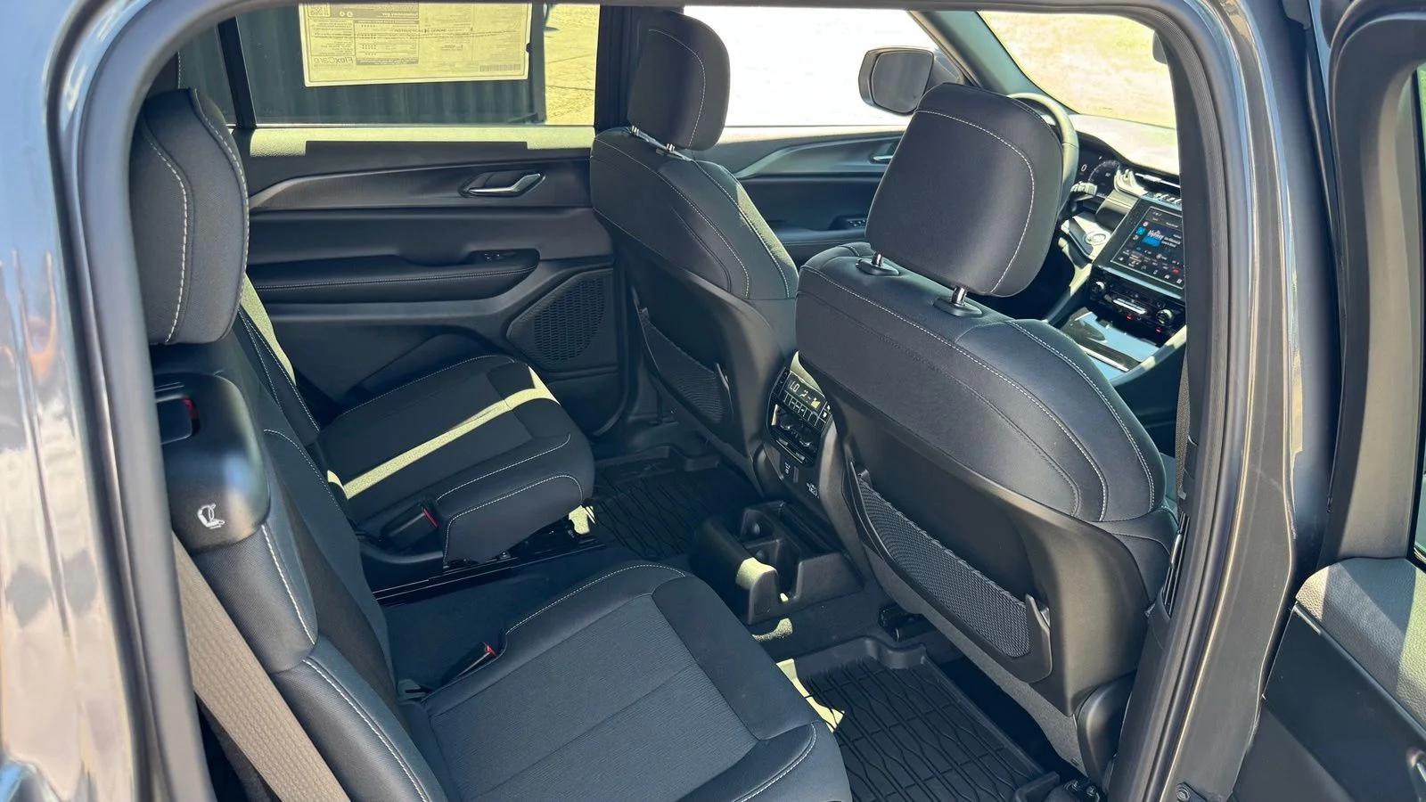 New 2026 Baltic Gray Metallic Clear-Coat Exterior Paint Jeep Laredo X image 30