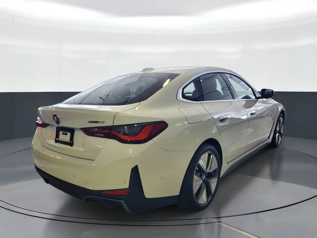 New 2026 Alpine White BMW eDrive40 image 3