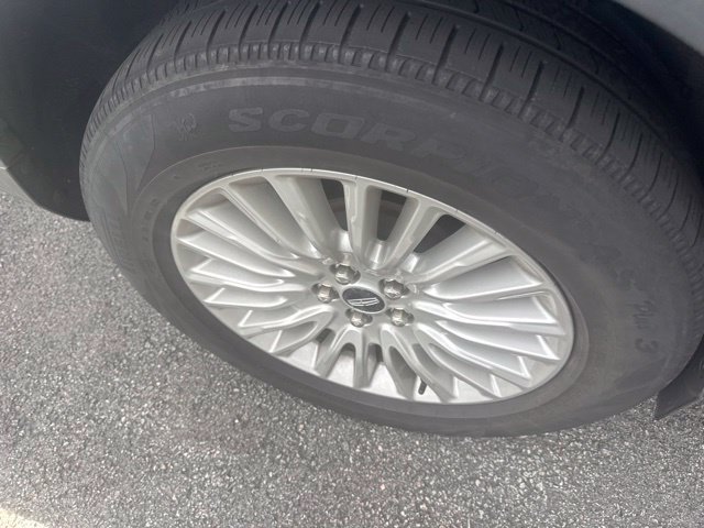 Used 2019 Blue Lincoln Standard image 5