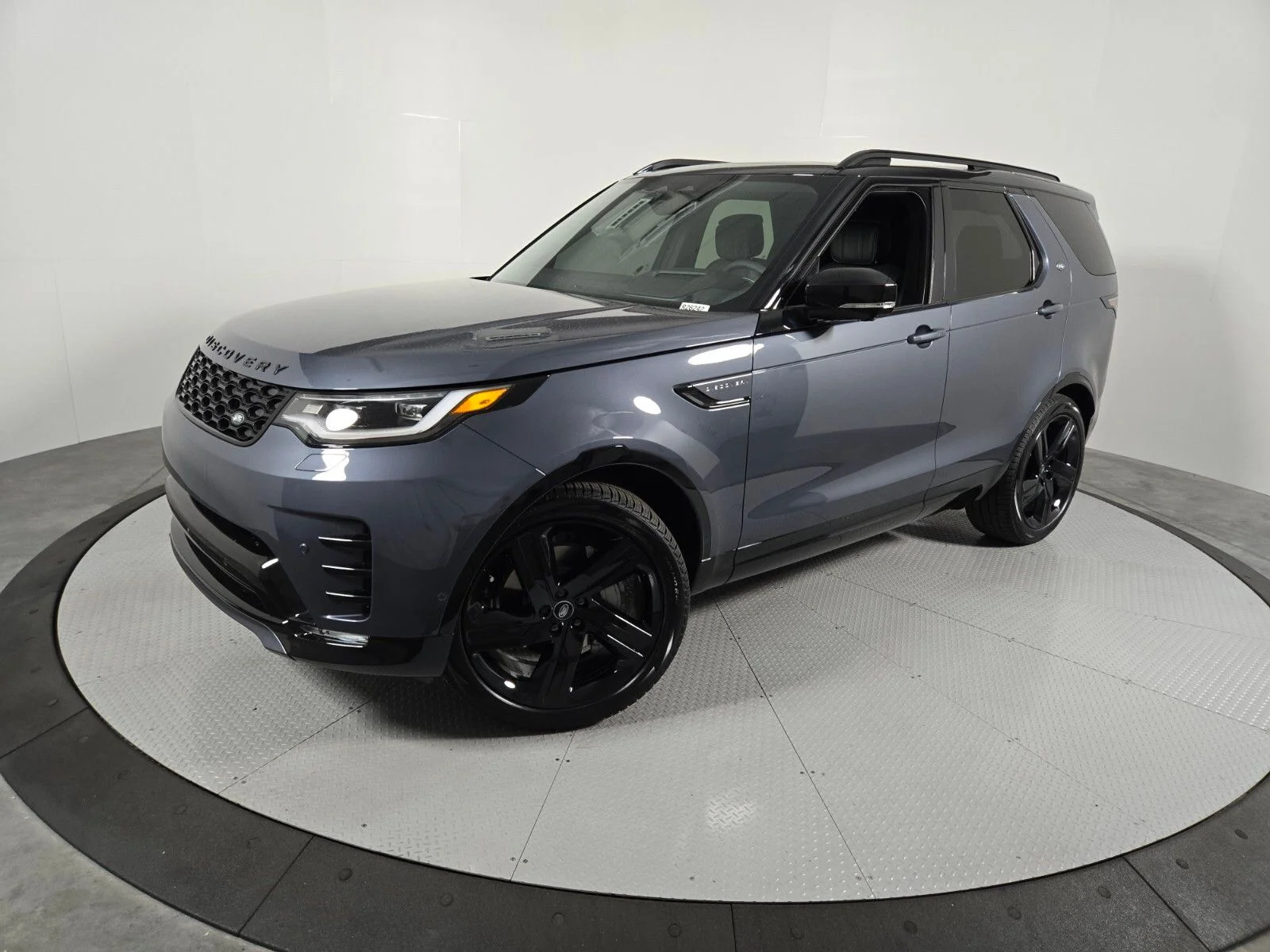 New 2026 Varesine Blue Land Rover Dynamic SE image 1