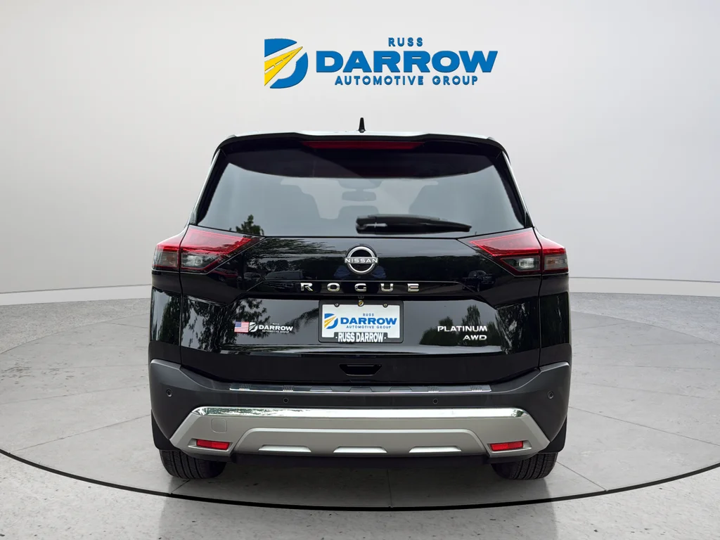 Used 2023 Black Nissan Platinum image 4