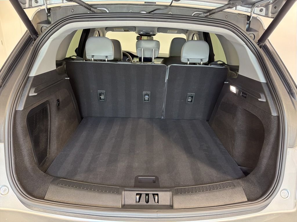Used 2022 Silver Lincoln Standard image 28