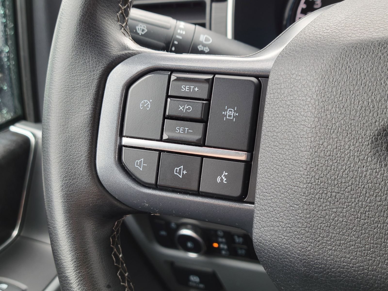Used 2023 Black Ford XLT image 14