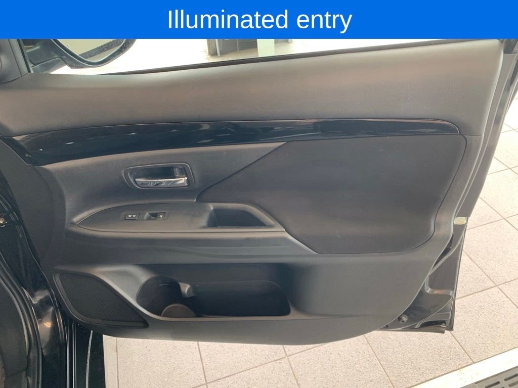 Used 2019  Mitsubishi ES image 13