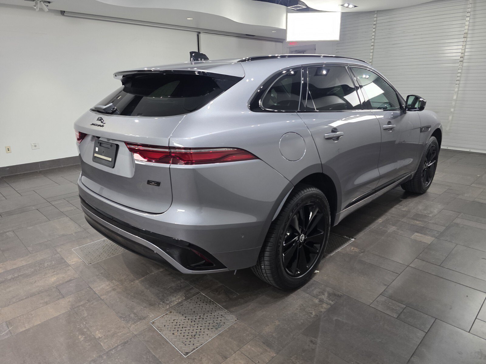 New 2026 Eiger Grey JAGUAR P250 R-DYNAMIC S image 23
