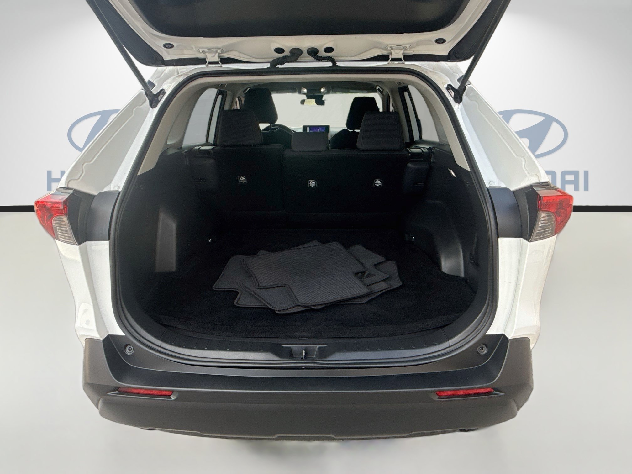 Used 2025 Ice Toyota LE image 24