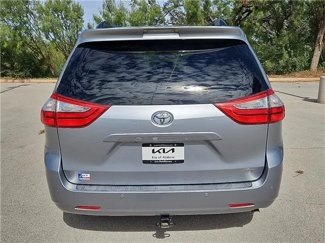 Used 2017 Predawn Gray Mica Toyota XLE 8 Passenger Front-wheel Drive Passenger image 3