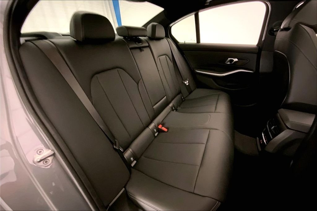 Used 2025 Skyscraper Grey Metallic BMW  image 15