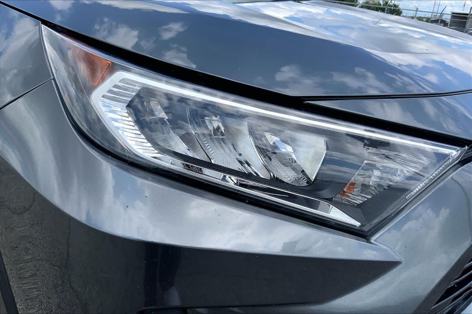 Used 2020 Magnetic Gray Metallic Toyota XLE image 27