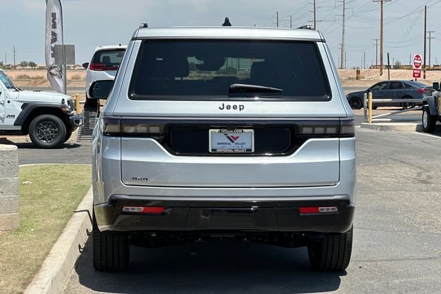 New 2026 Silver-Zynith Exterior Paint Jeep Limited Reserve image 4
