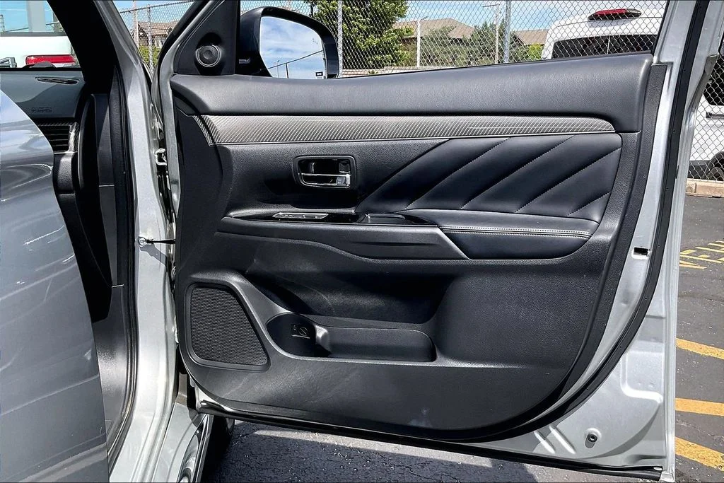 Used 2019 Alloy Silver Metallic Mitsubishi SEL image 23