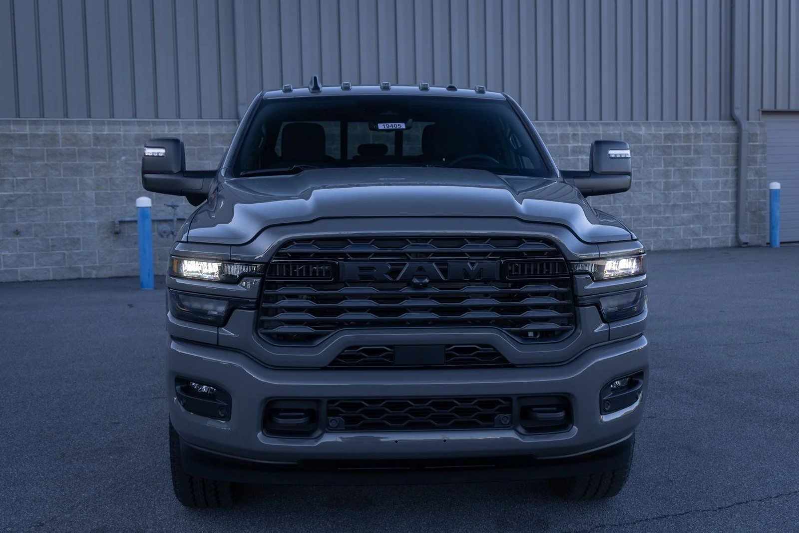 New 2026 Ceramic Gray Clear-Coat Exterior Paint RAM Big Horn image 2