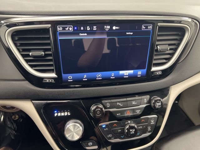 Used 2023 White Chrysler Touring L image 19