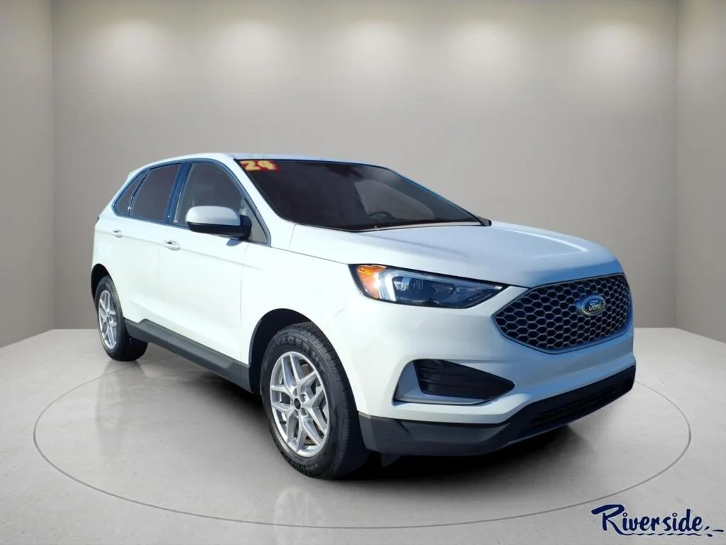 Used 2024 White Ford SEL image 1