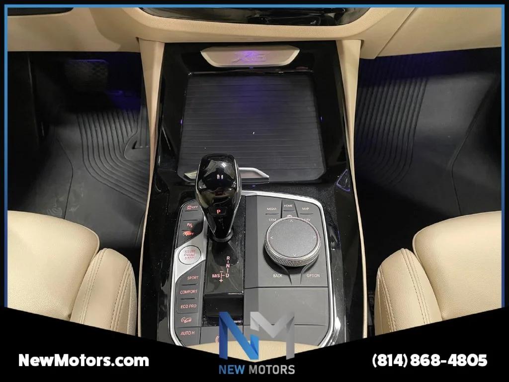 Used 2022 Blue Metallic BMW xDrive30i image 11