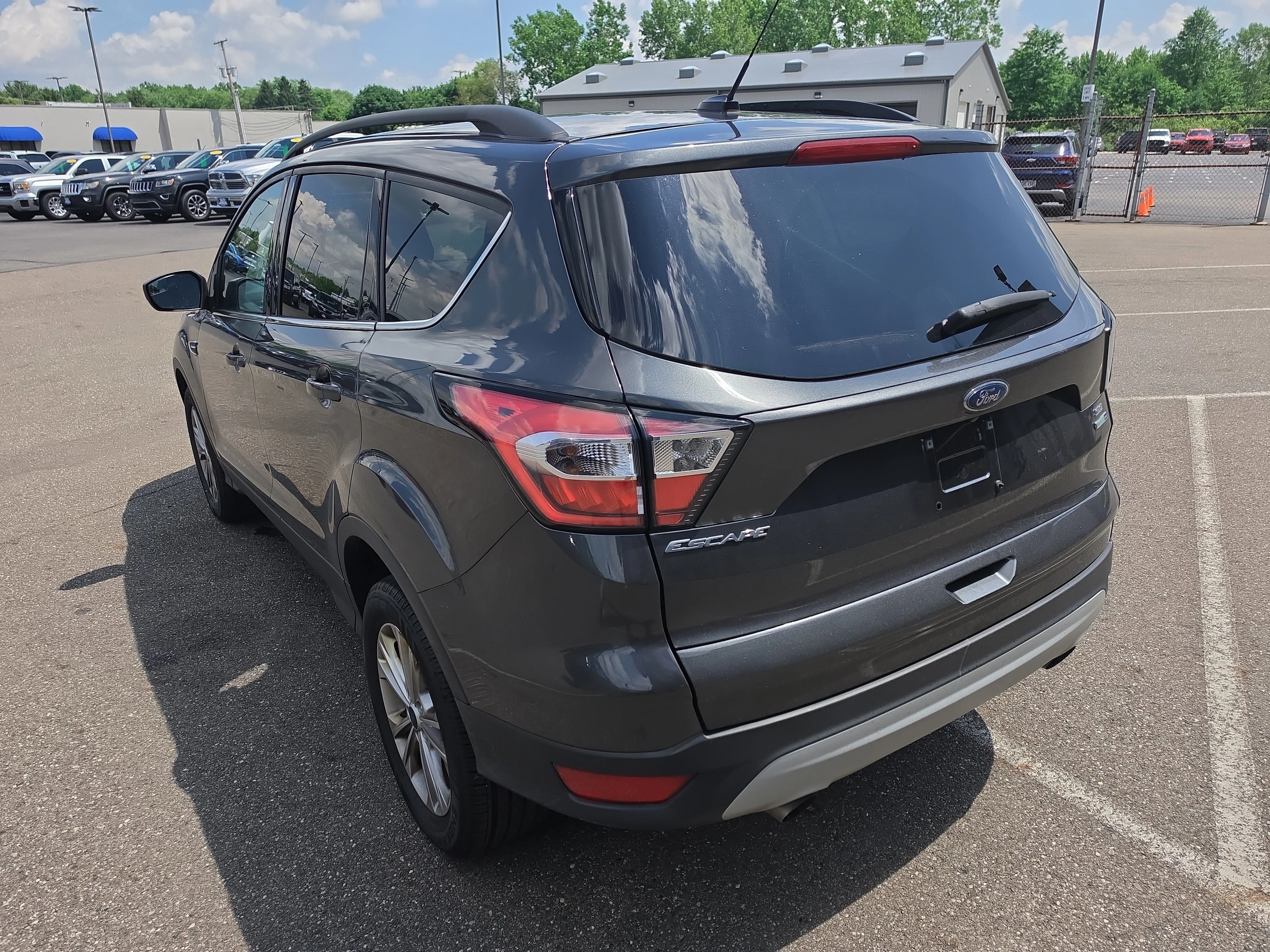Used 2018 Magnetic Ford SE image 5