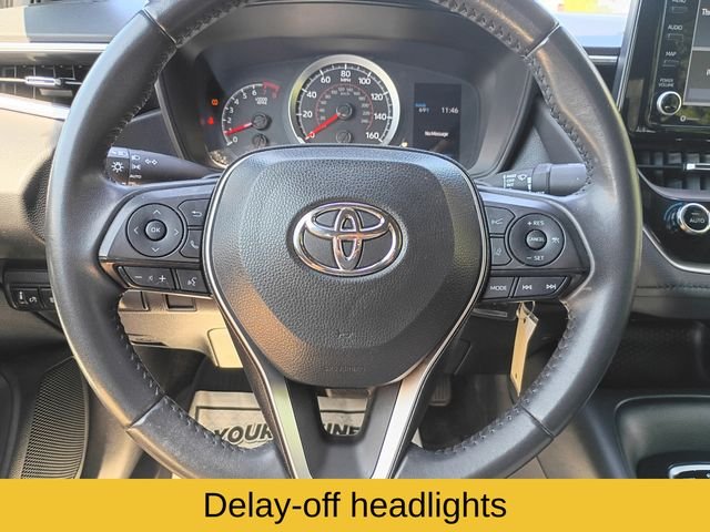 Used 2022  Toyota SE image 13