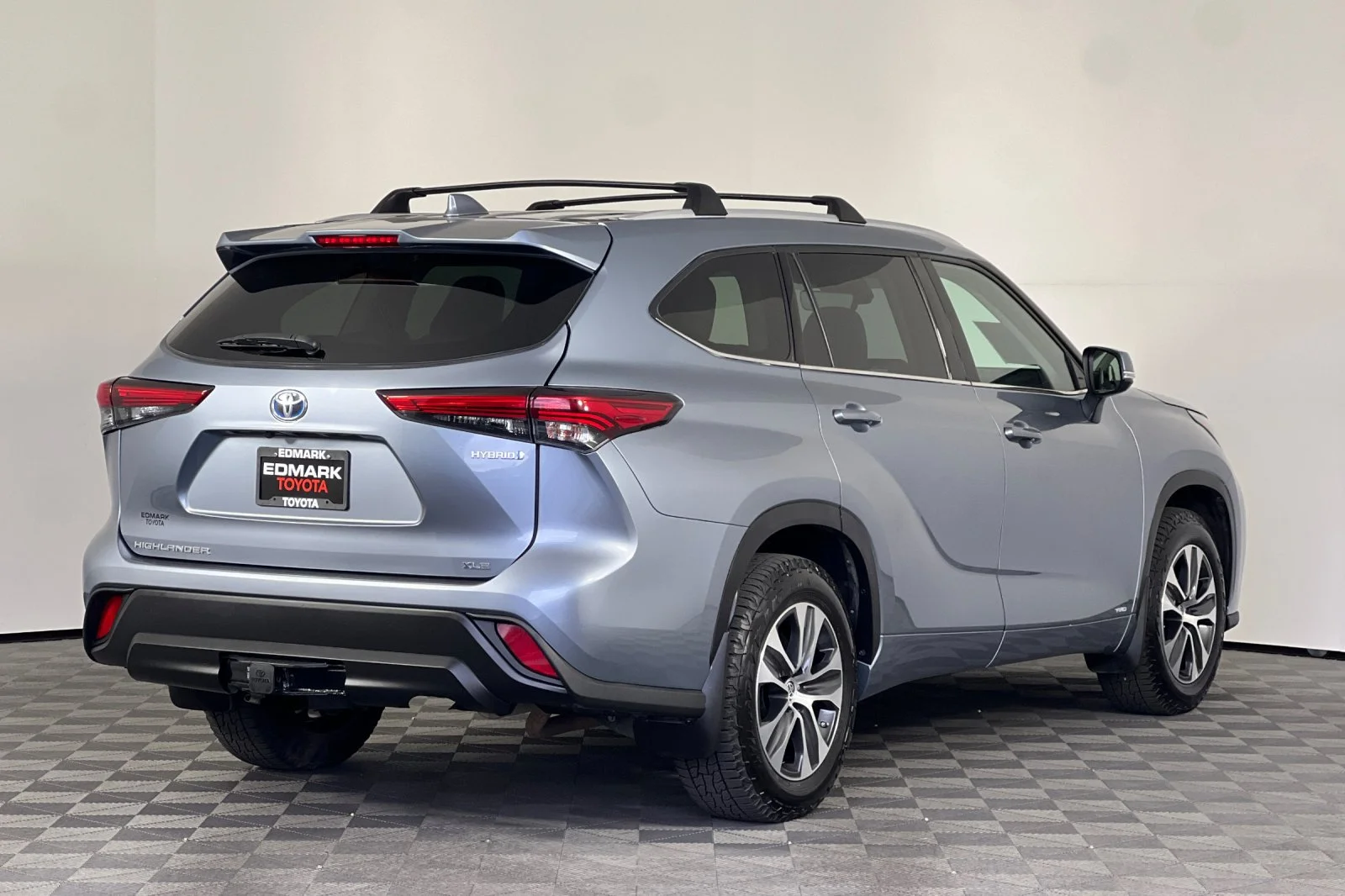 Used 2022 Moon Dust Toyota Hybrid XLE image 3
