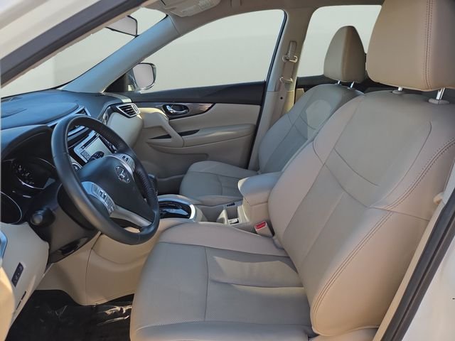Used 2016 Pearl White Nissan SL image 32