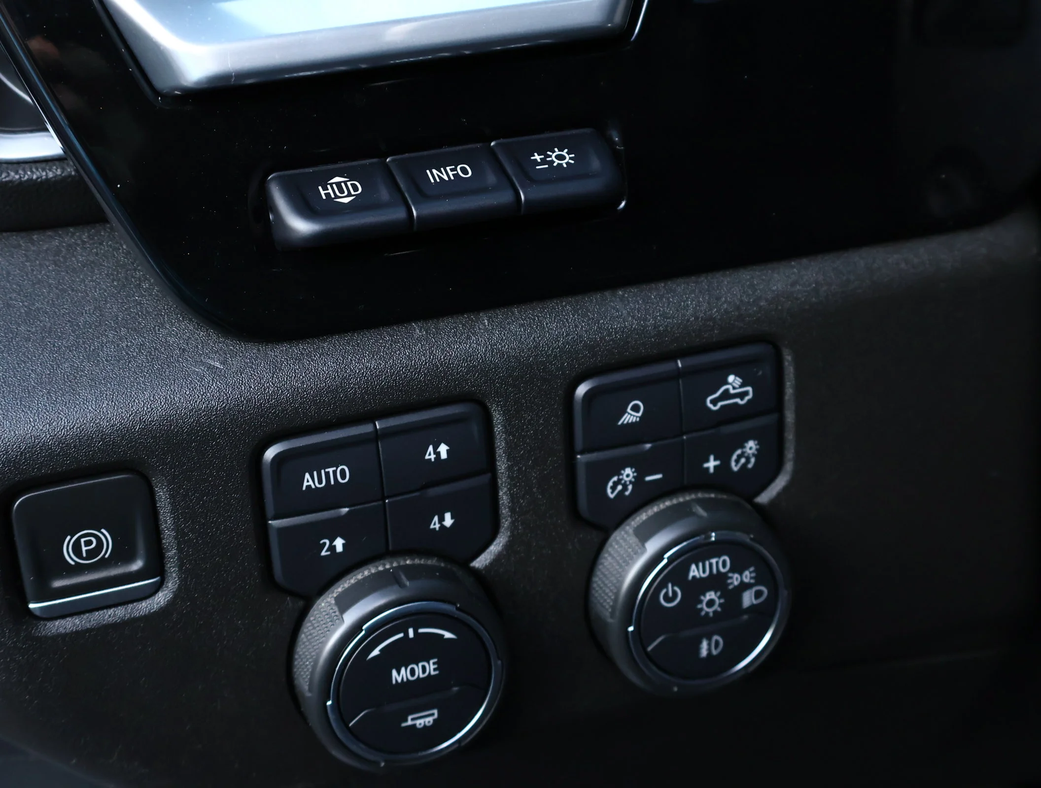 Used 2022 Iridescent Pearl Tricoat Chevrolet High Country image 15