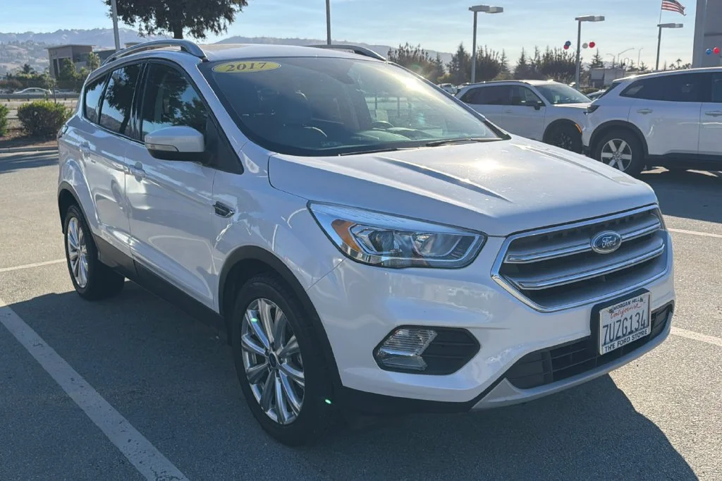 Used 2017 White Platinum Clearcoat Metallic Ford Titanium image 2