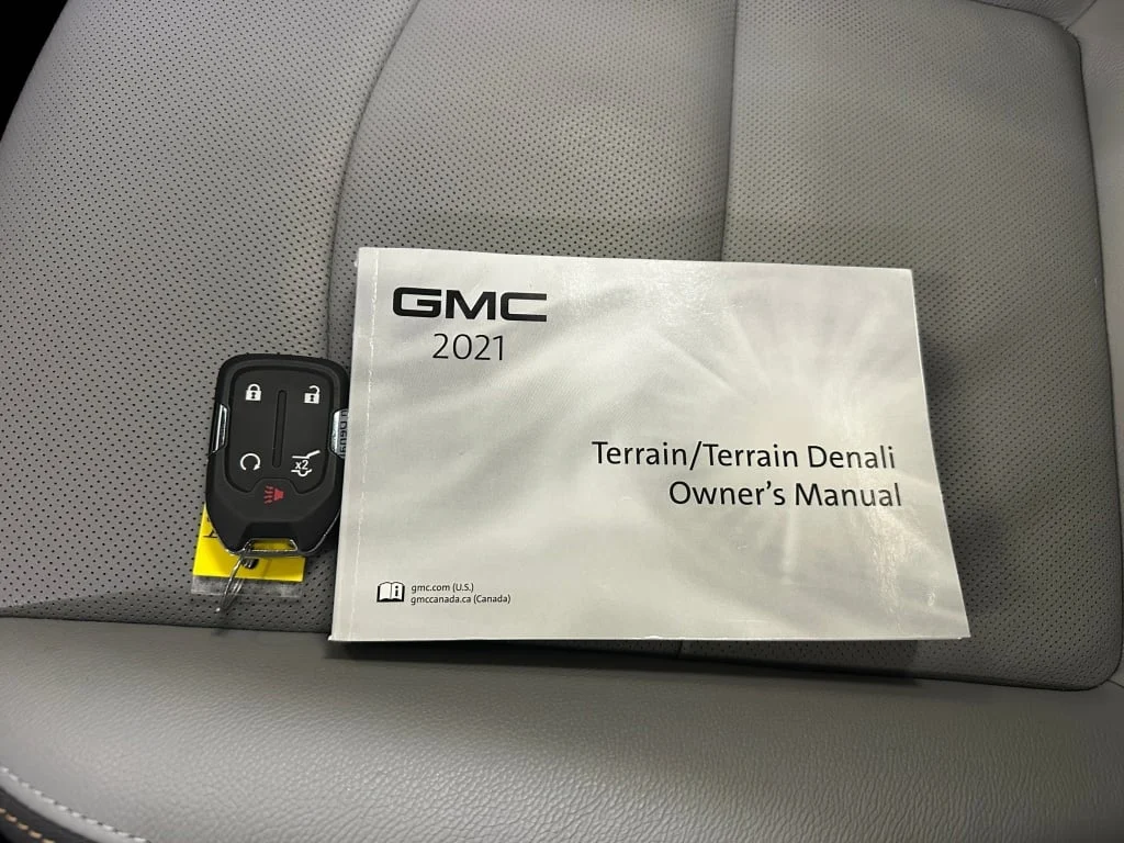 Used 2021 WHITE FROST TRICOAT GMC SLT image 4