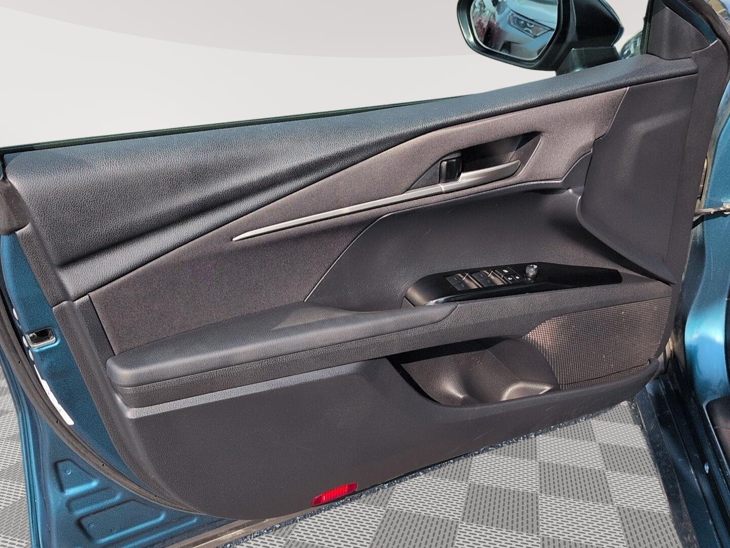 Used 2025 Ocean Gem Toyota LE image 2