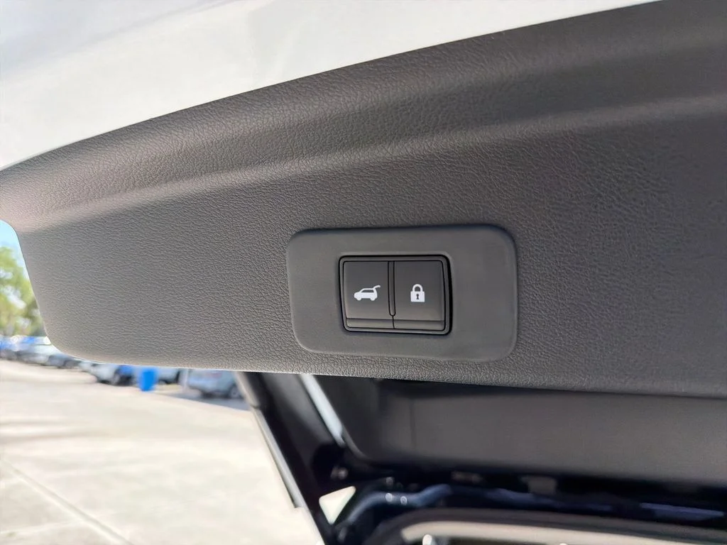 New 2026 Everest White Pearl TriCoat / Super Black Two-tone Nissan Platinum image 34
