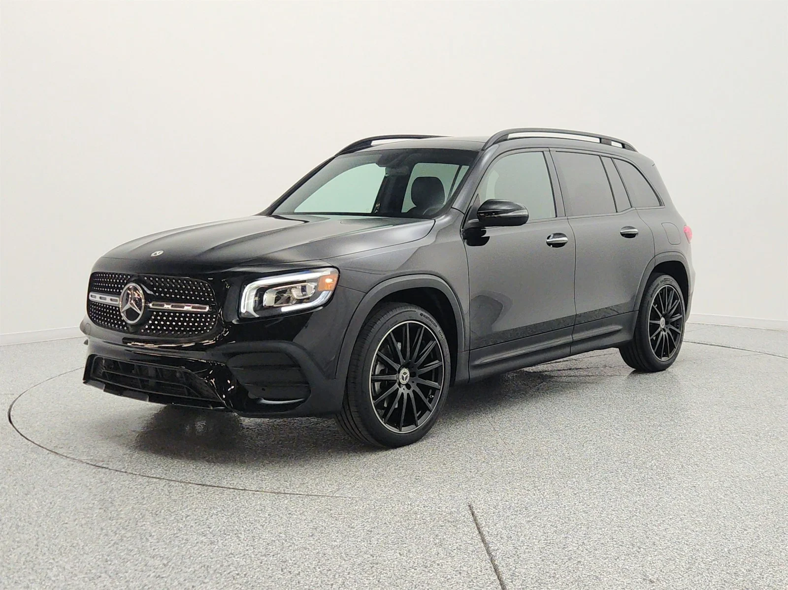 Used 2022 Night Black Mercedes-Benz GLB 250 SUV image 1