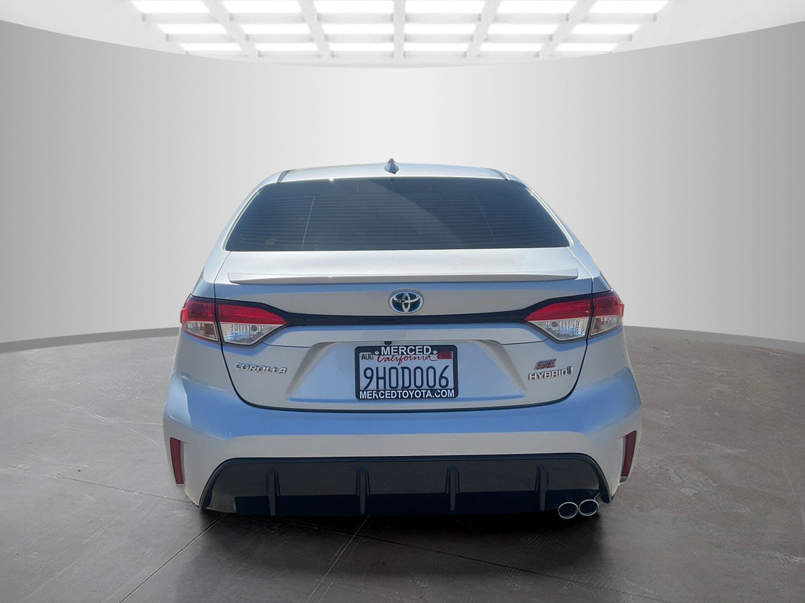 Certified Used 2023 Classic Silver Metallic Toyota SE image 4