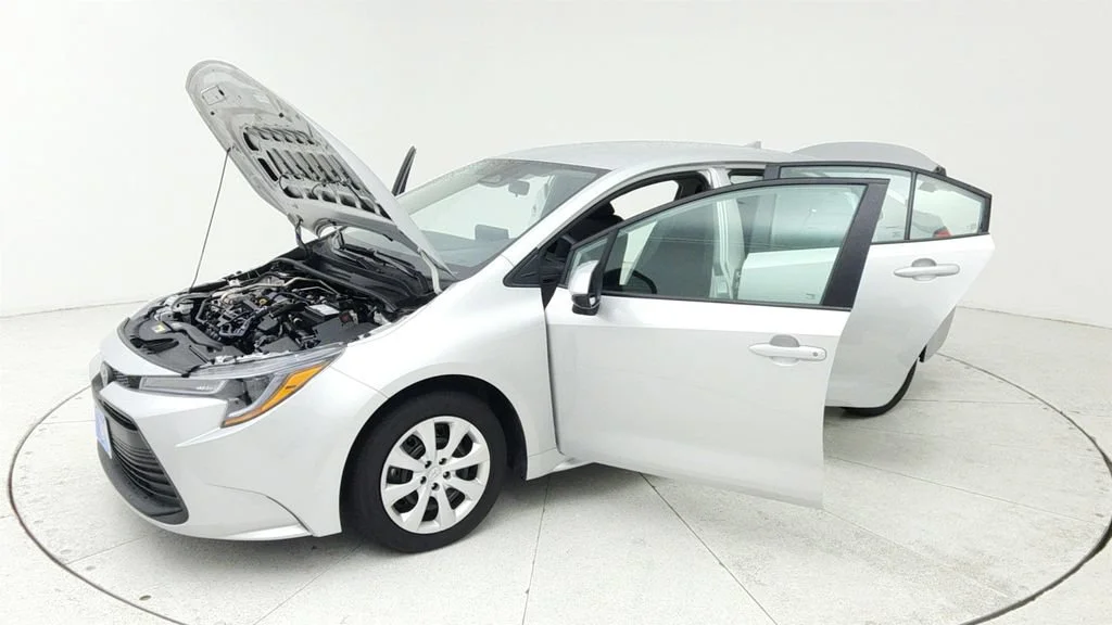 Used 2025  Toyota LE image 10
