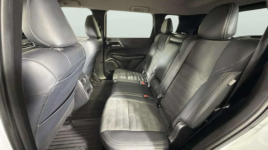 Used 2024 White Mitsubishi SE 2.5 2WD image 26