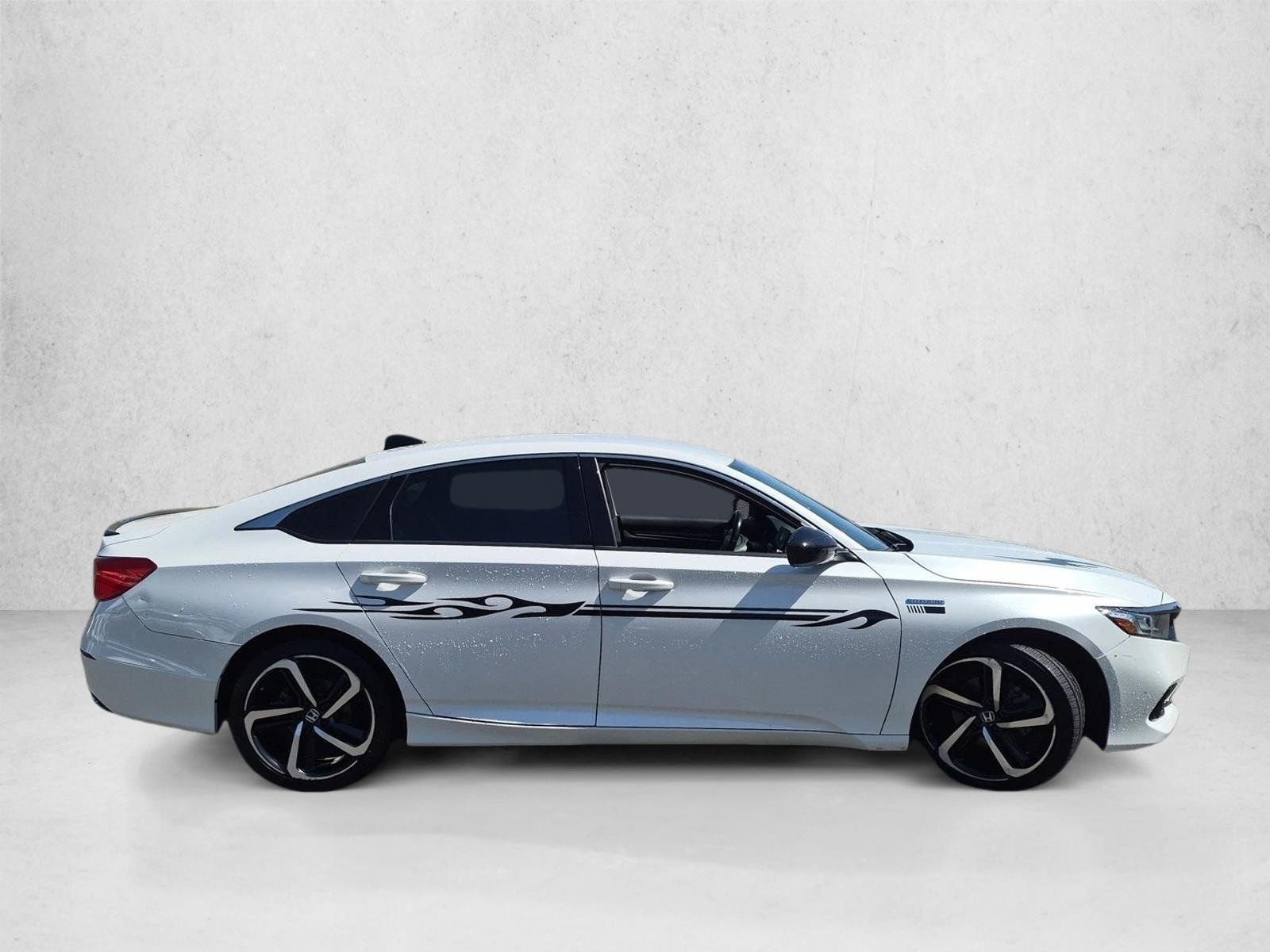 Used 2022 Platinum White Pearl Honda Sport image 4