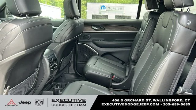 New 2026 Bright White Clear-Coat Exterior Paint Jeep Limited image 25