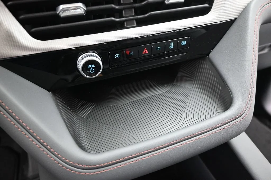 New 2027 Avalanche Gray Ford Active image 16