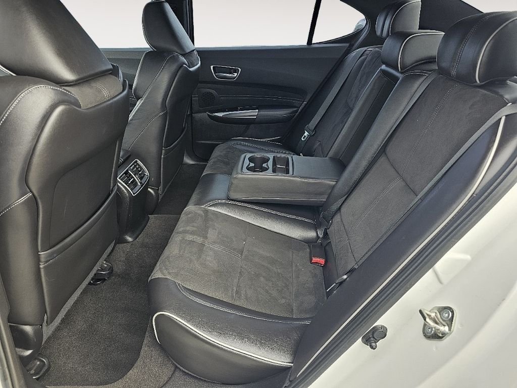 Used 2019 Platinum White Pearl Acura 3.5L Technology Pkg w/A-Spec Pkg image 23