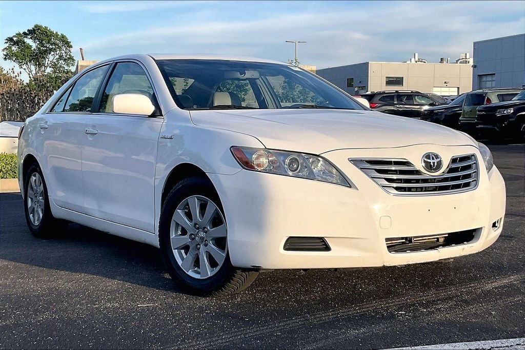 Used 2007 White Toyota Base image 32